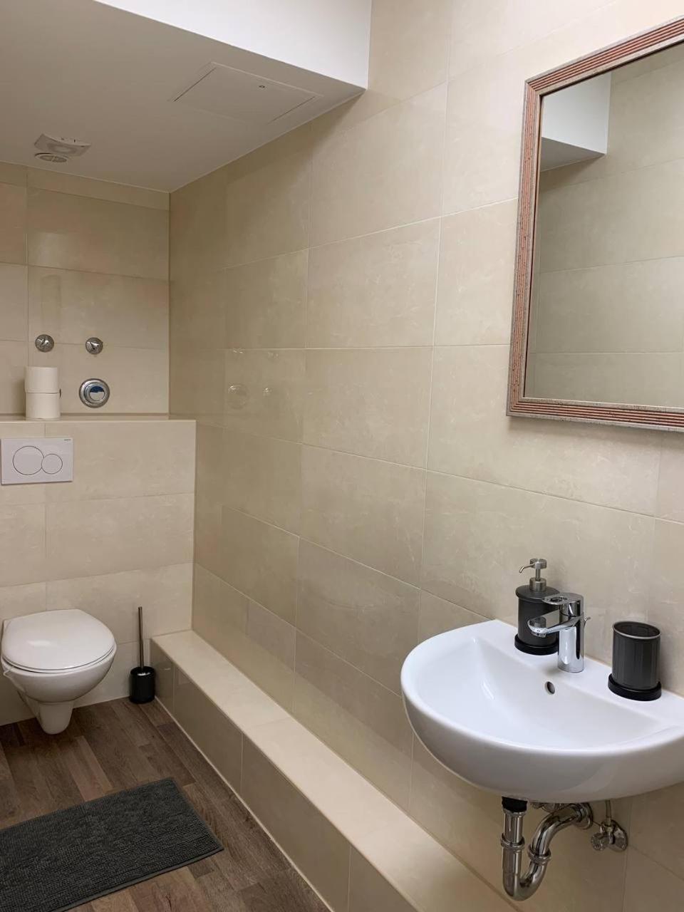 Central Private Rooms In Popular Neighborhood! Cologne Exterior photo